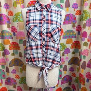 Passport Sleeveless Toe Front Button Down Blouse. Small